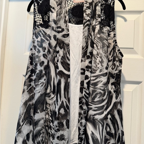 Chico's Black and White Lace Detail Vest Kimono Size 2 - Picture 4 of 7